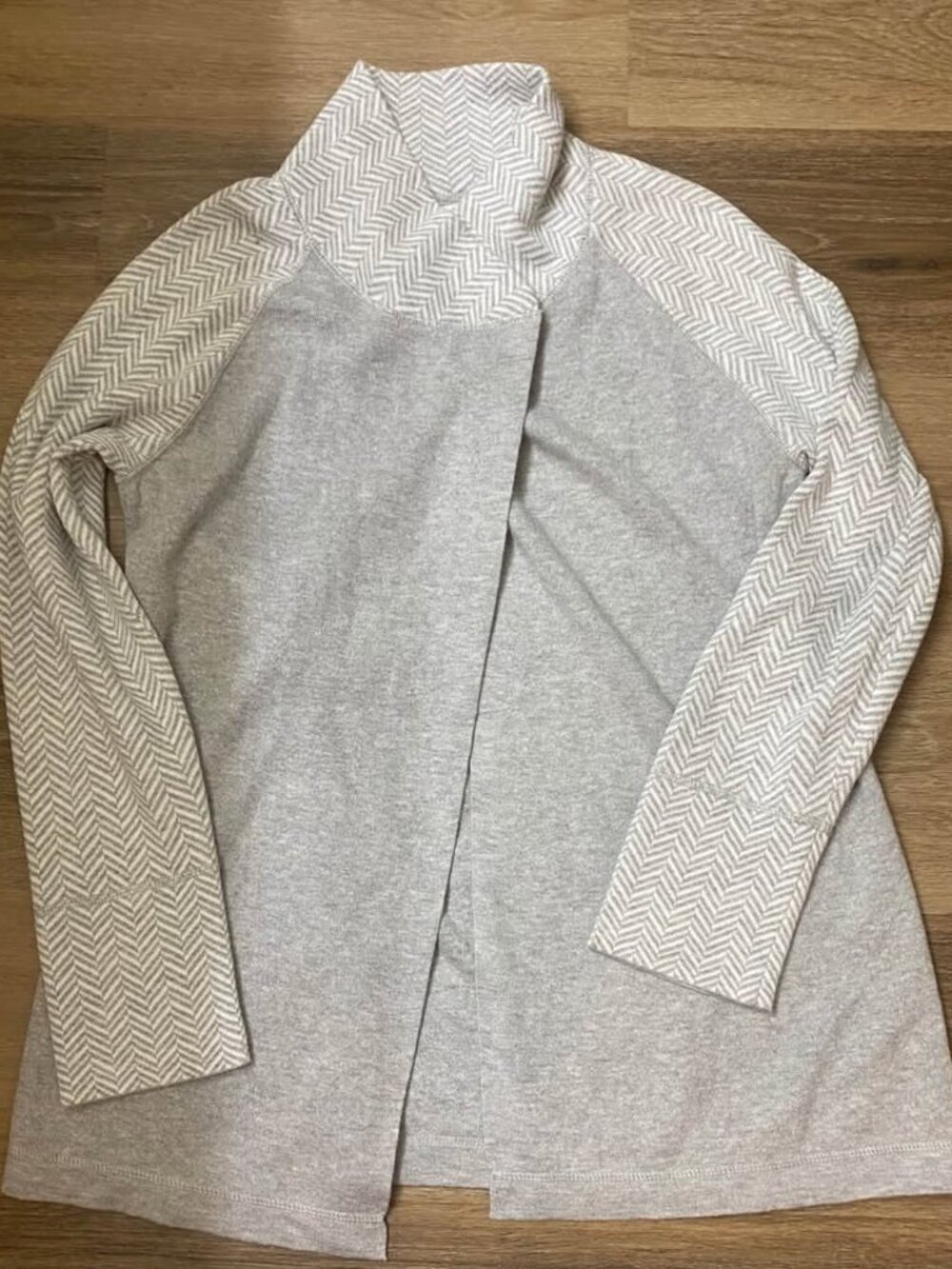 Mac Studio Mock Neck Snap-Closure Cardigan Sweater – Size M – White & Gray